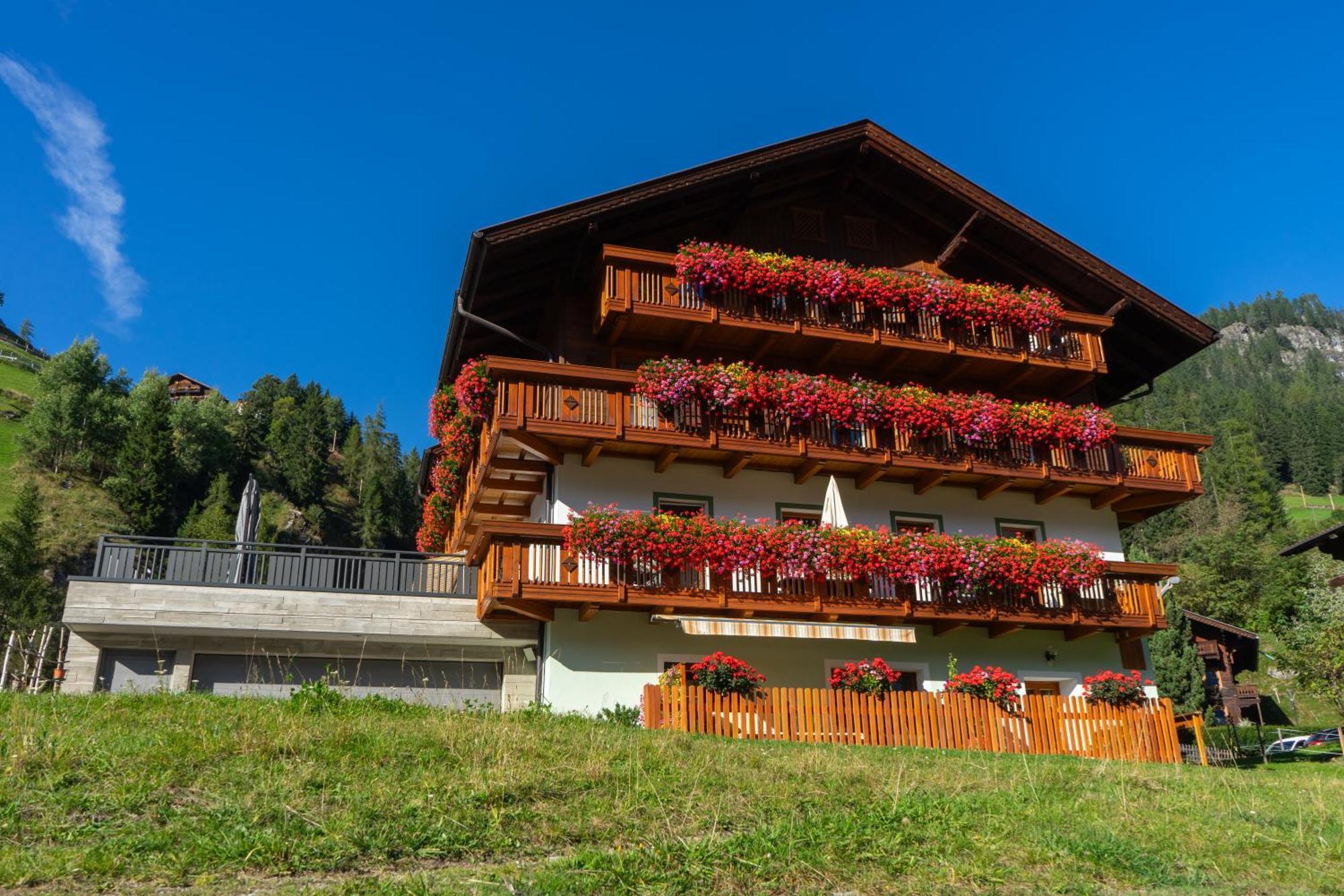 Gaestehaus Berger Sankt Jakob in Defereggen Bagian luar foto