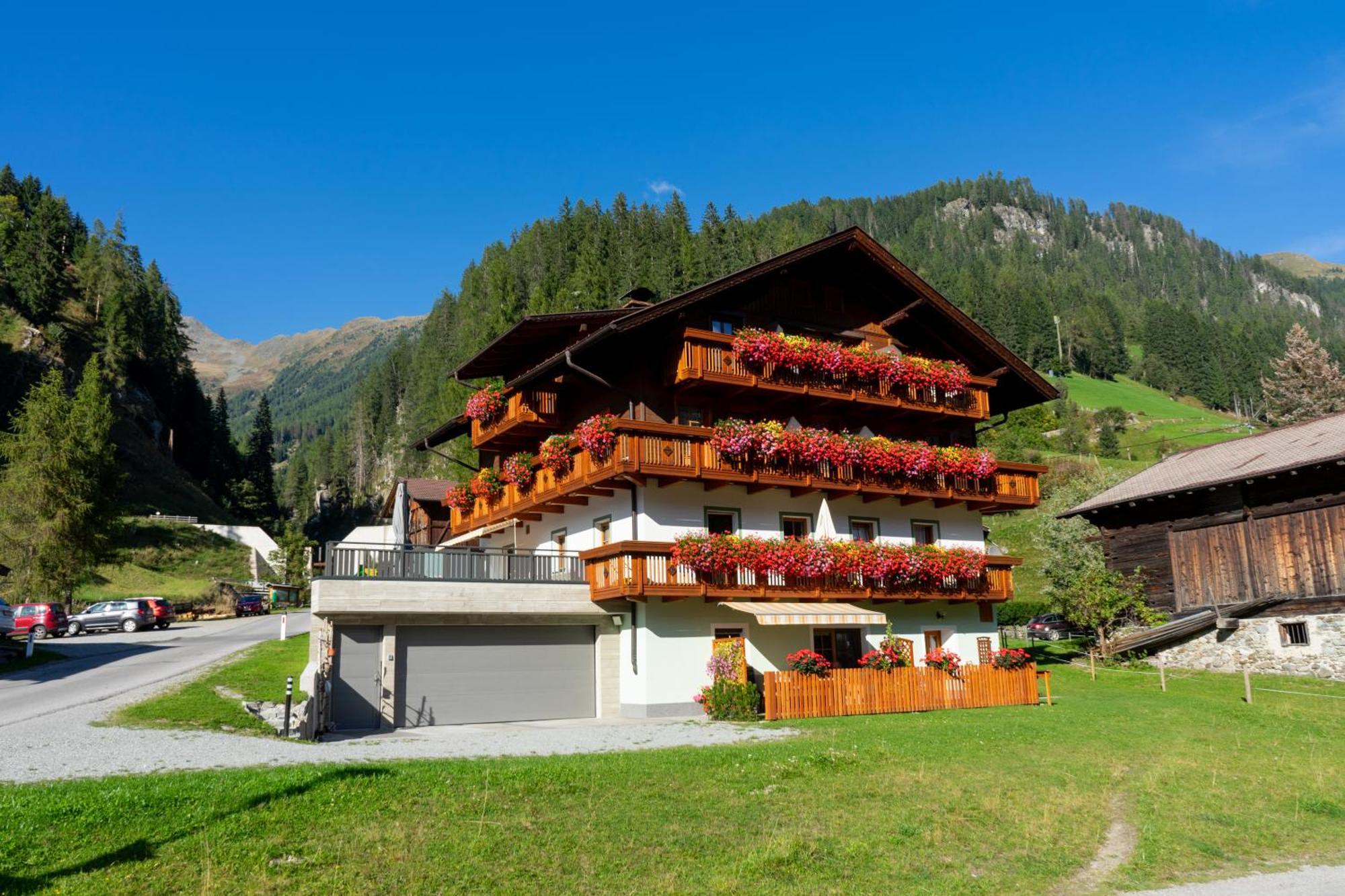 Gaestehaus Berger Sankt Jakob in Defereggen Bagian luar foto
