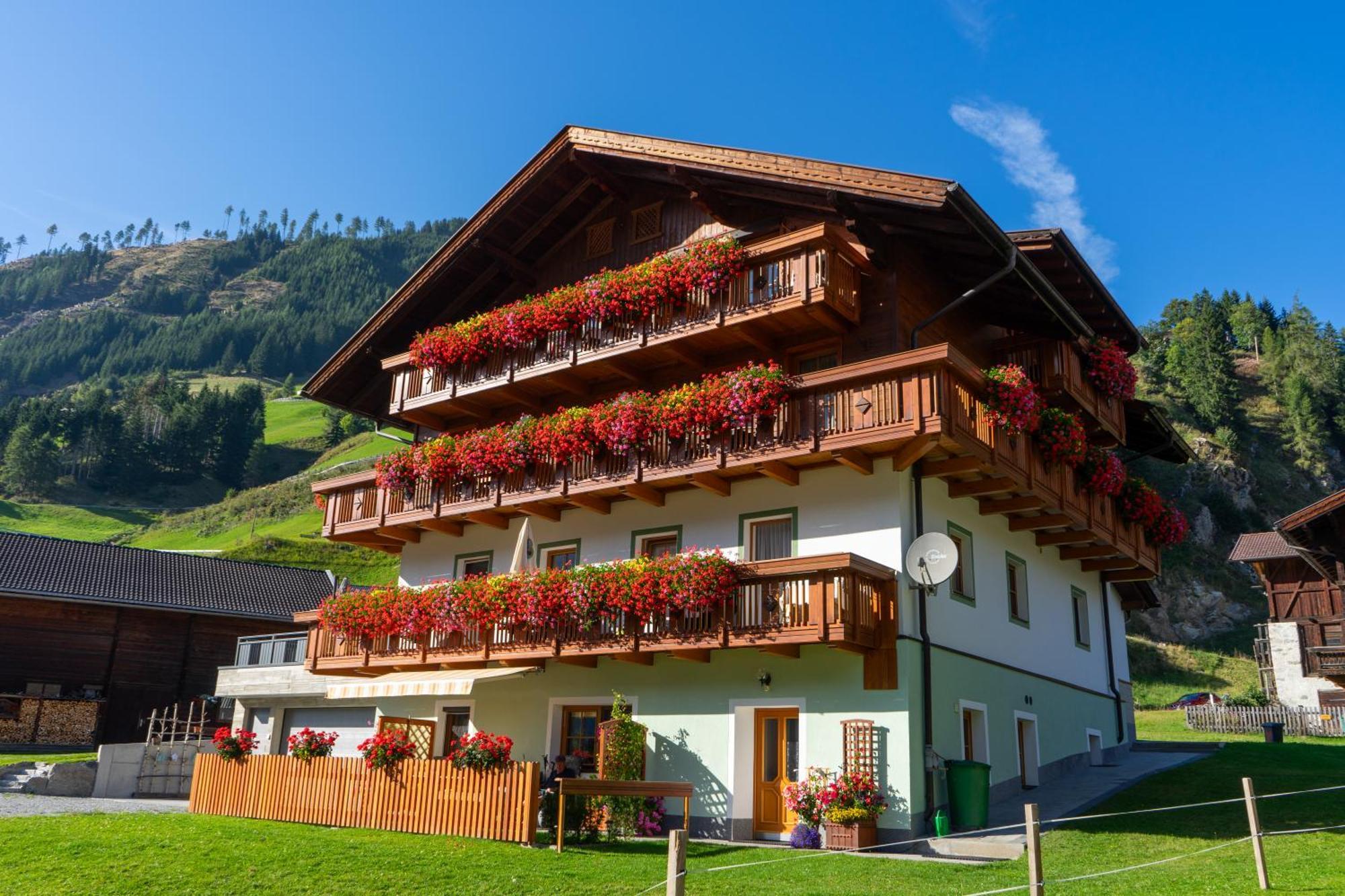 Gaestehaus Berger Sankt Jakob in Defereggen Bagian luar foto